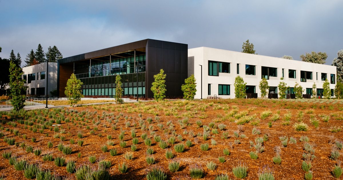 3181 PORTER DRIVE • Stanford Research Park